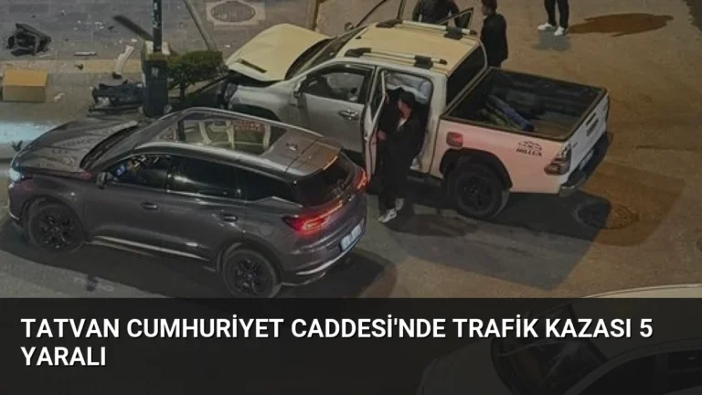 Tatvan Cumhuriyet Caddesi’nde Trafik Kazası 5 Yaralı